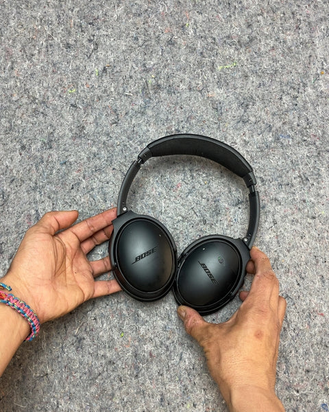 Bose QuietComfort 35 Wireless Headphones, Works Needs Earmuff Replacement
