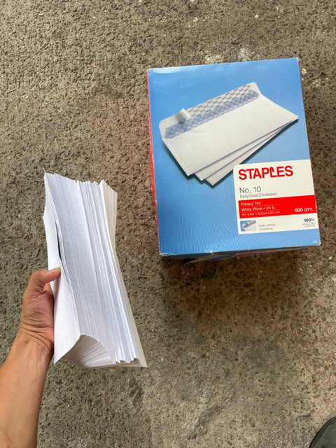 A Grip of Staples EasyClose Envelopes