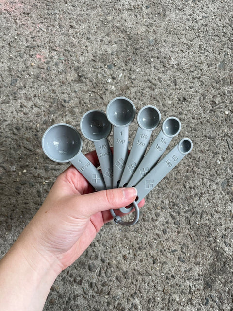 Gray Measuring Spoons Set