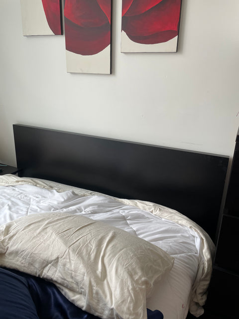 Solid Queen Bedframe with 4 Drawers, 70x90"