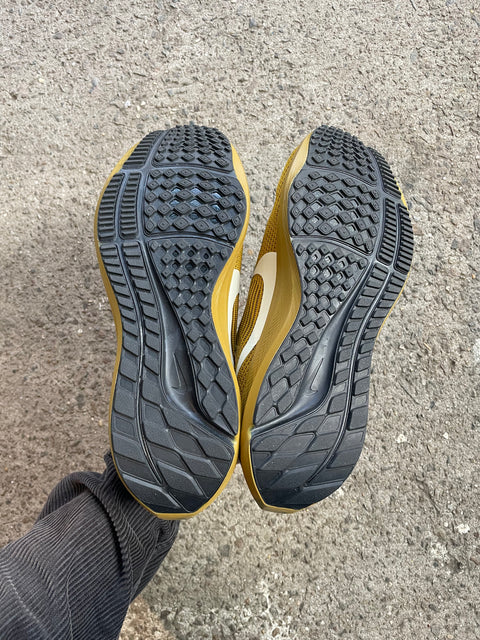 Like New Nike Pegasus 40 Running Shoes, Sz US 8.5M EU 42