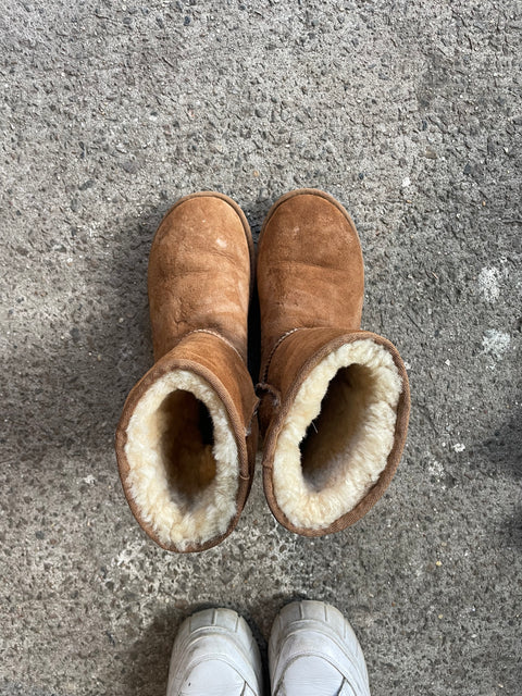 UGG Classic Short Boot, Sz W US 8 or EU 39