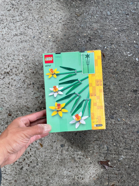 LEGO Daffodils Building Kit