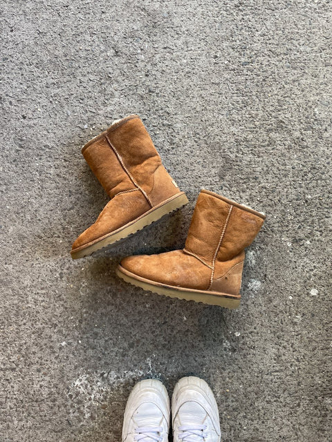 UGG Classic Short Boot, Sz W US 8 or EU 39